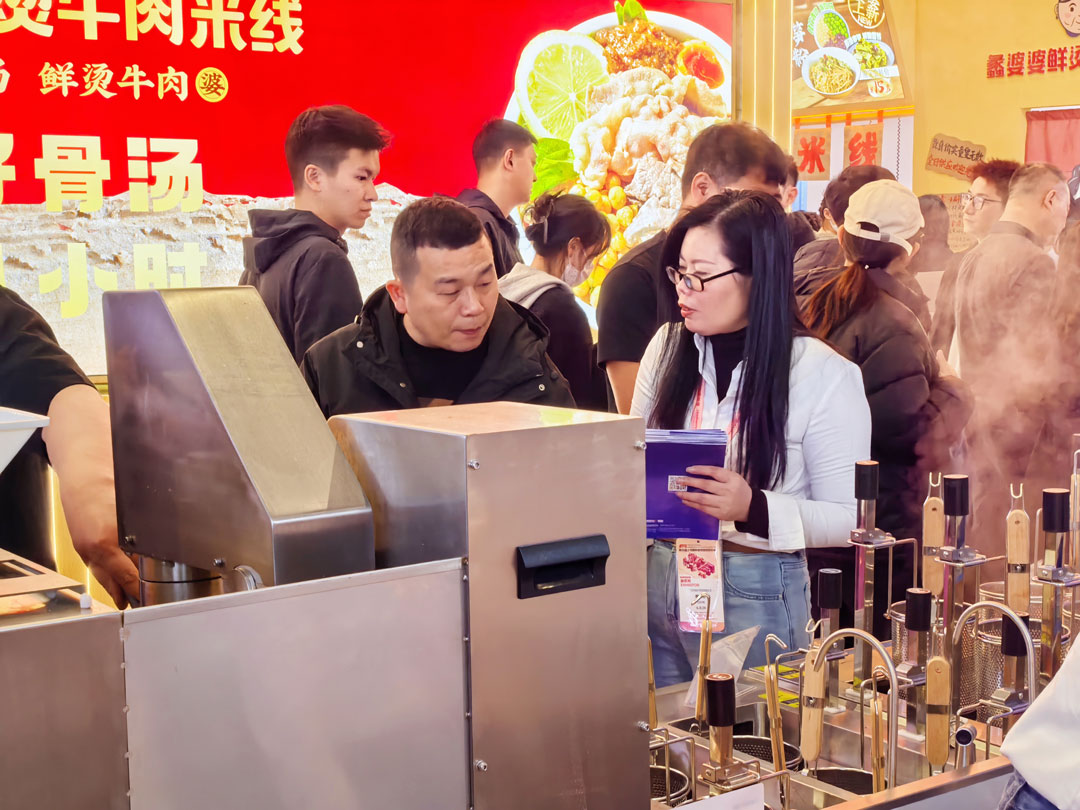 馳能八吉星廚房工程第三十三屆上海國(guó)際酒店及餐飲業(yè)博覽會(huì)現(xiàn)場(chǎng)